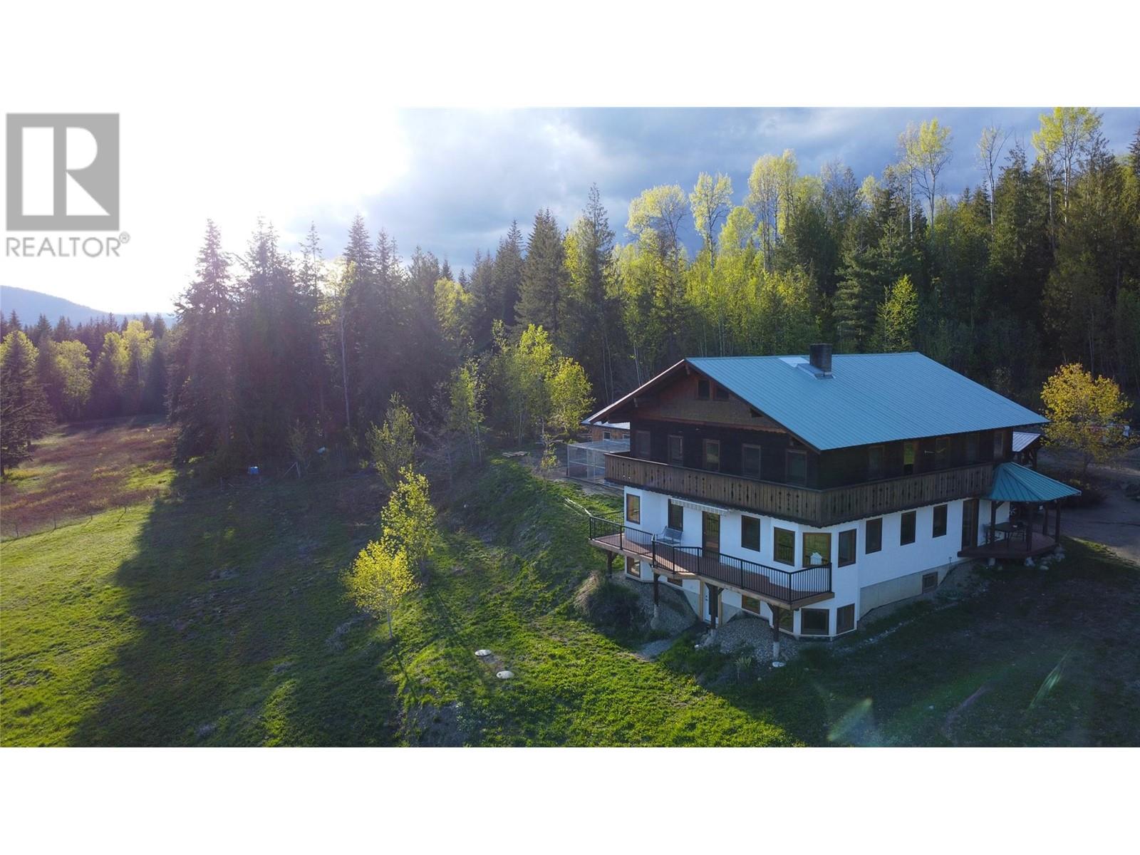 100 Lidstone Road, salmon arm, British Columbia
