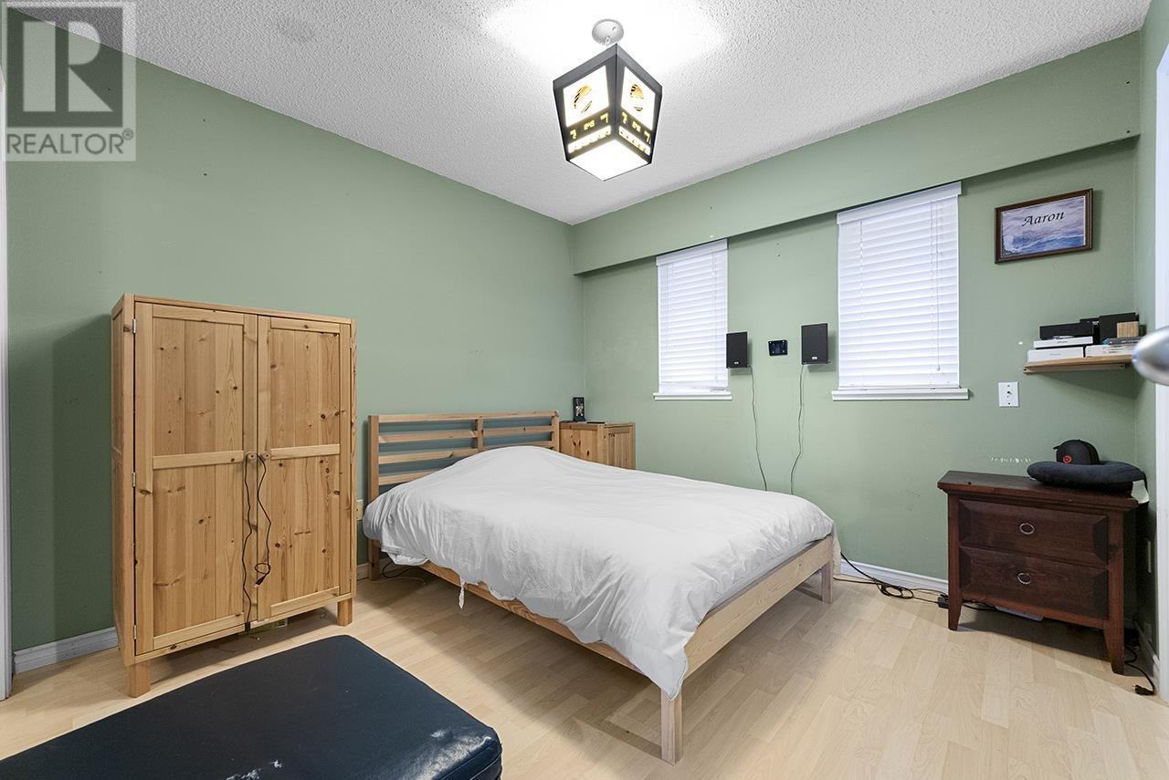 Listing Picture 10 of 33 : 6671 WOODVALE CRESCENT, Burnaby / 本拿比 - 魯藝地產 Yvonne Lu Group - MLS Medallion Club Member
