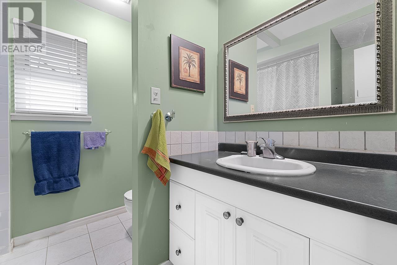 Listing Picture 15 of 33 : 6671 WOODVALE CRESCENT, Burnaby / 本拿比 - 魯藝地產 Yvonne Lu Group - MLS Medallion Club Member