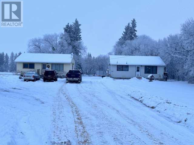 4608 & 4610 49th Avenue, Dewberry, Alberta  T0B 1G0 - Photo 2 - A2184450