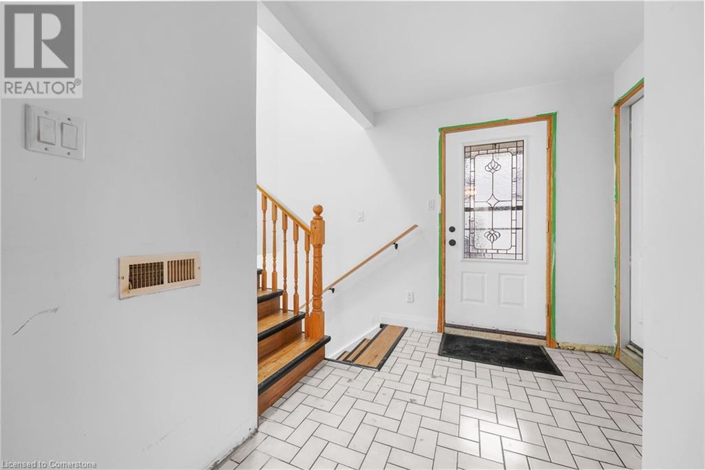 58 Tupper Crescent Unit# Lower, Kitchener, Ontario  N2B 2X9 - Photo 3 - 40686396