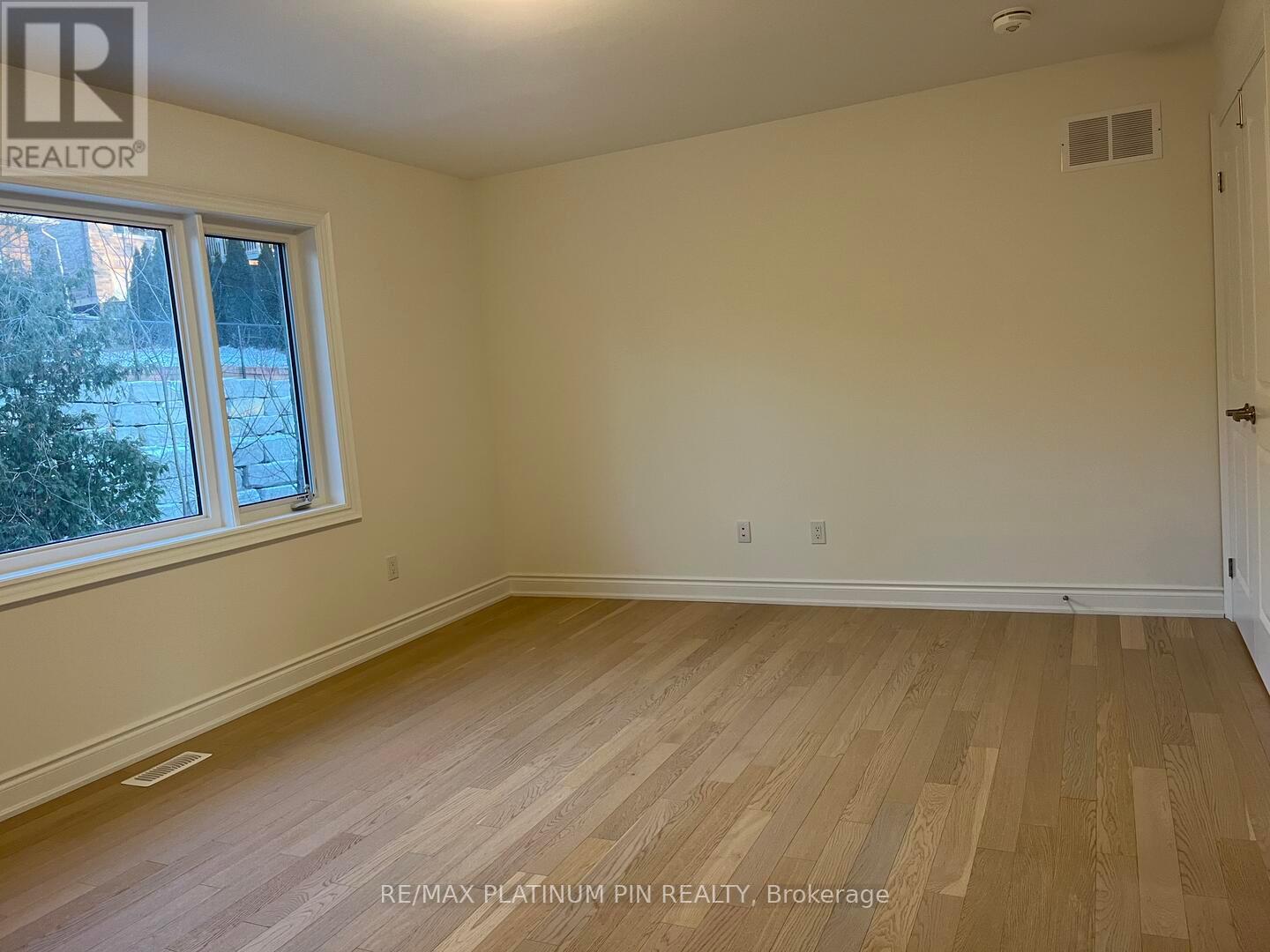 2577 Islington Avenue, Toronto, Ontario  M9V 4A2 - Photo 16 - W11900586