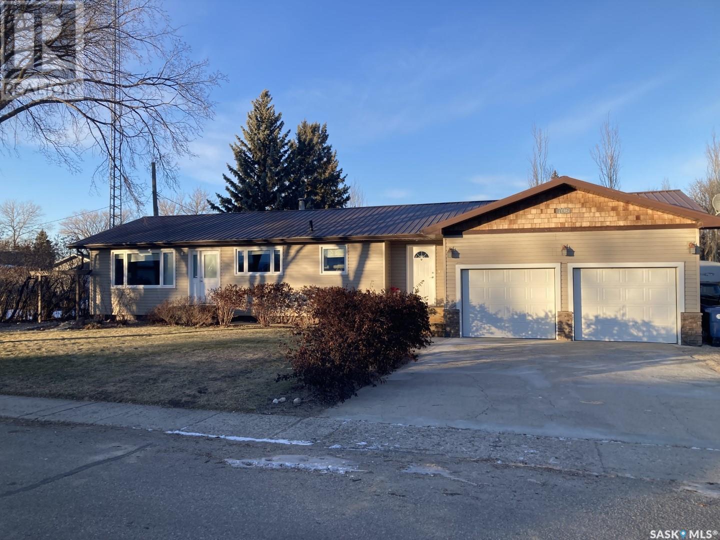 706 Grey Avenue, Grenfell, Saskatchewan  S0G 2B0 - Photo 1 - SK990950