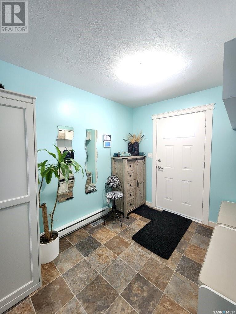 706 Grey Avenue, Grenfell, Saskatchewan  S0G 2B0 - Photo 2 - SK990950