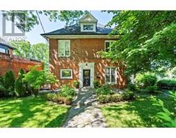 15 FREEMAN Place, Hamilton, Ontario