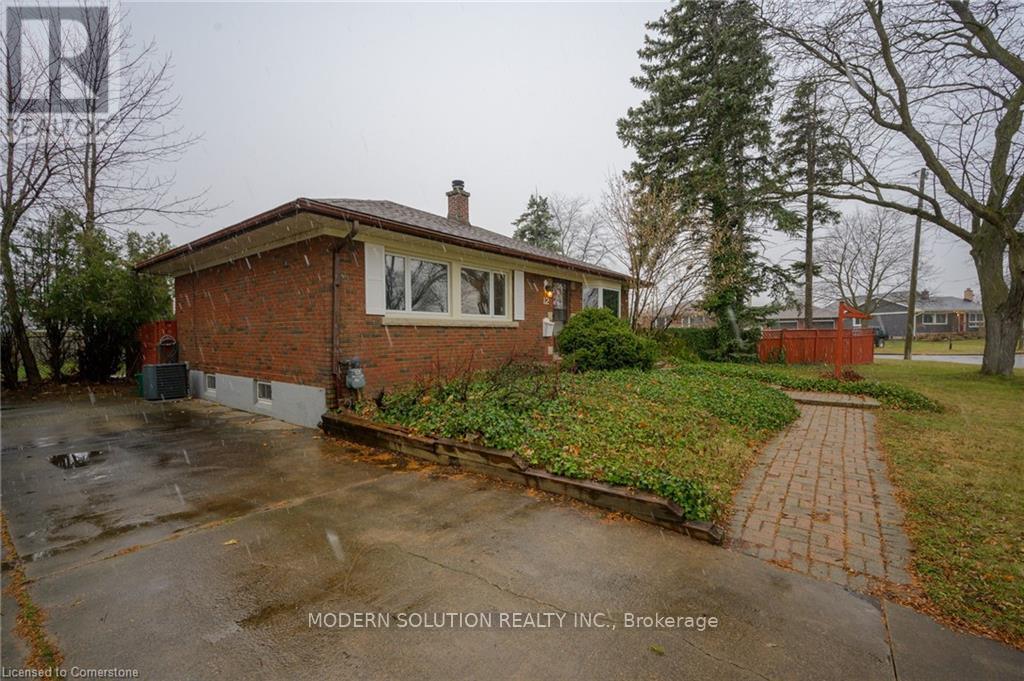 12 Robertson Place, St. Catharines, Ontario  L2P 3G2 - Photo 2 - X11900690