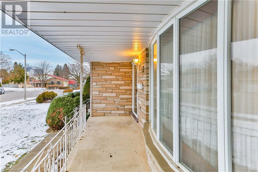 17 Shalfleet Boulevard, Brantford, Ontario  N3R 6L5 - Photo 4 - 40686402