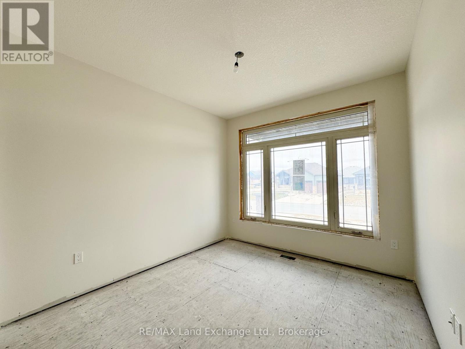 Property at 155 WESTLINKS DRIVE image 3