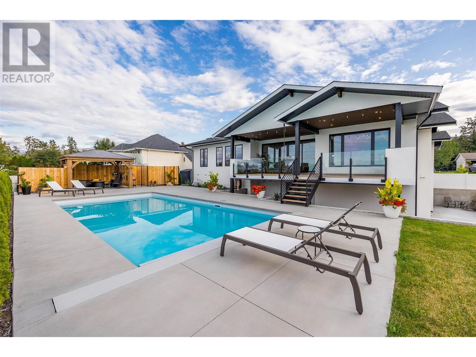 Property at 415 Curlew Drive image 5
