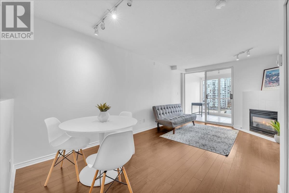 Listing Picture 15 of 28 : 1803 939 HOMER STREET, Vancouver / 溫哥華 - 魯藝地產 Yvonne Lu Group - MLS Medallion Club Member