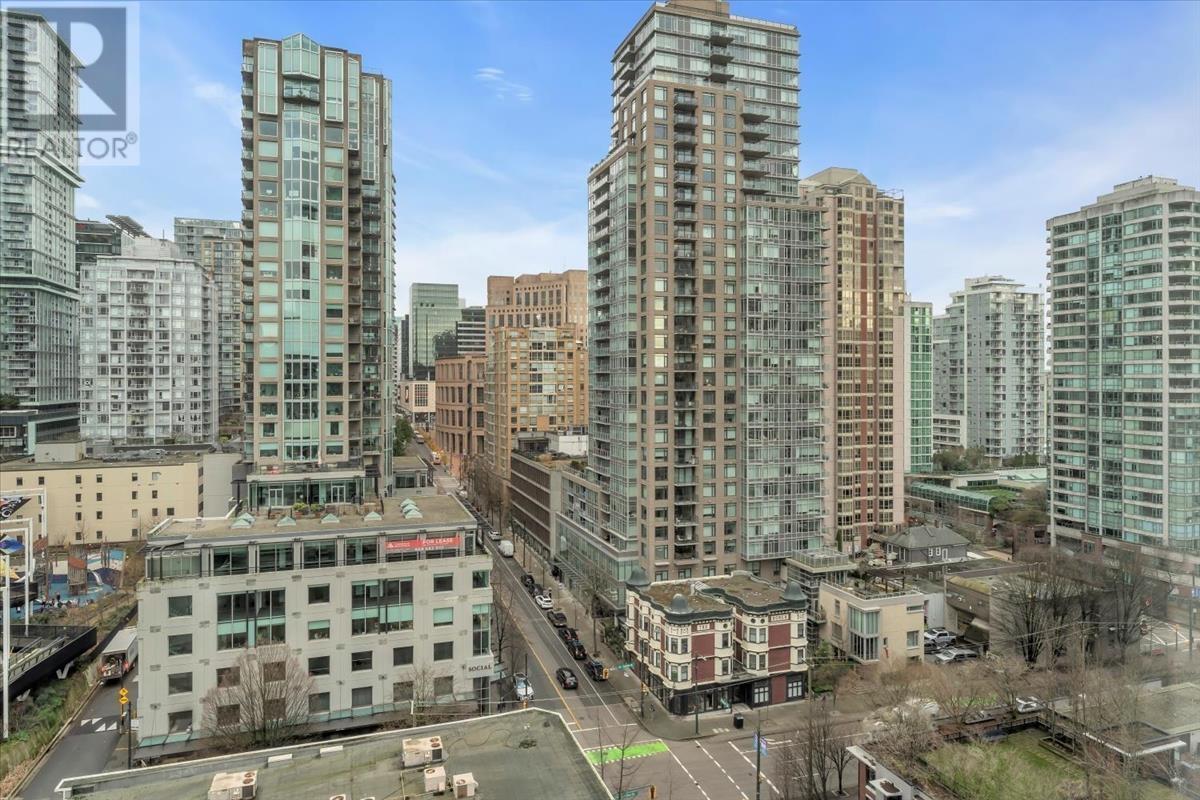 Listing Picture 14 of 28 : 1803 939 HOMER STREET, Vancouver / 溫哥華 - 魯藝地產 Yvonne Lu Group - MLS Medallion Club Member