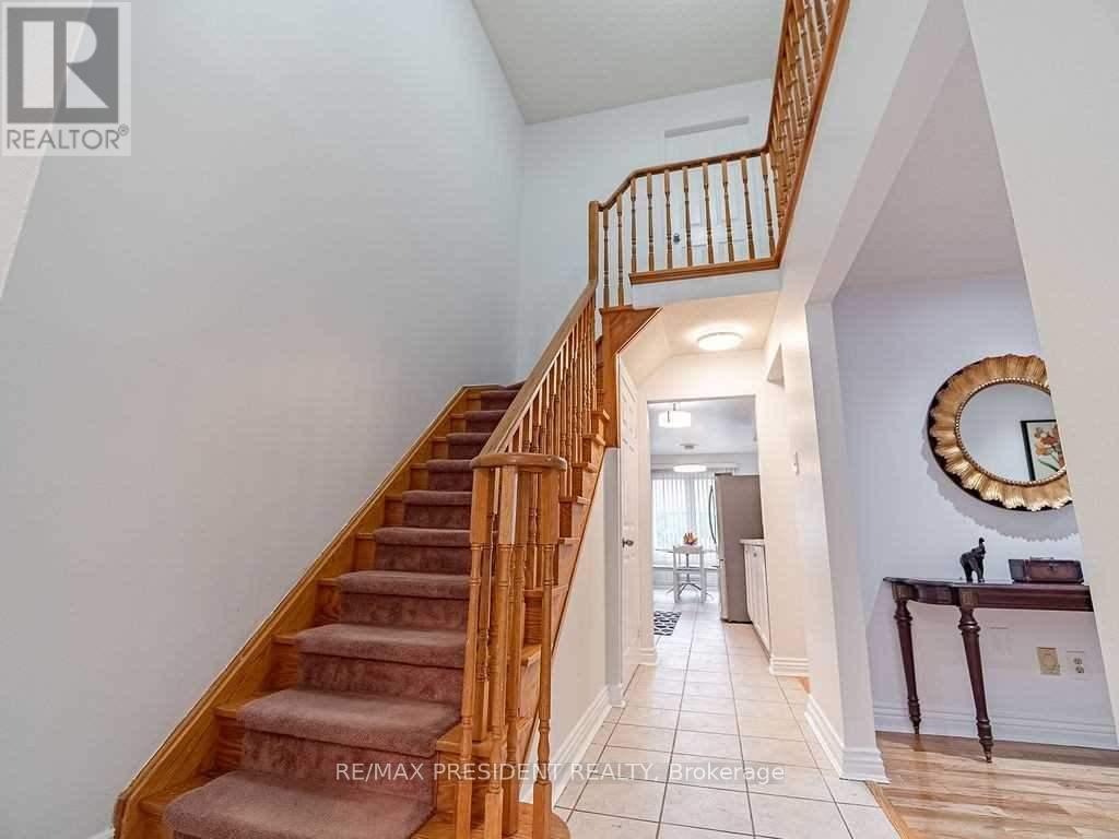 423 Brownridge Drive, Vaughan, Ontario  L4J 5Y6 - Photo 3 - N11900847