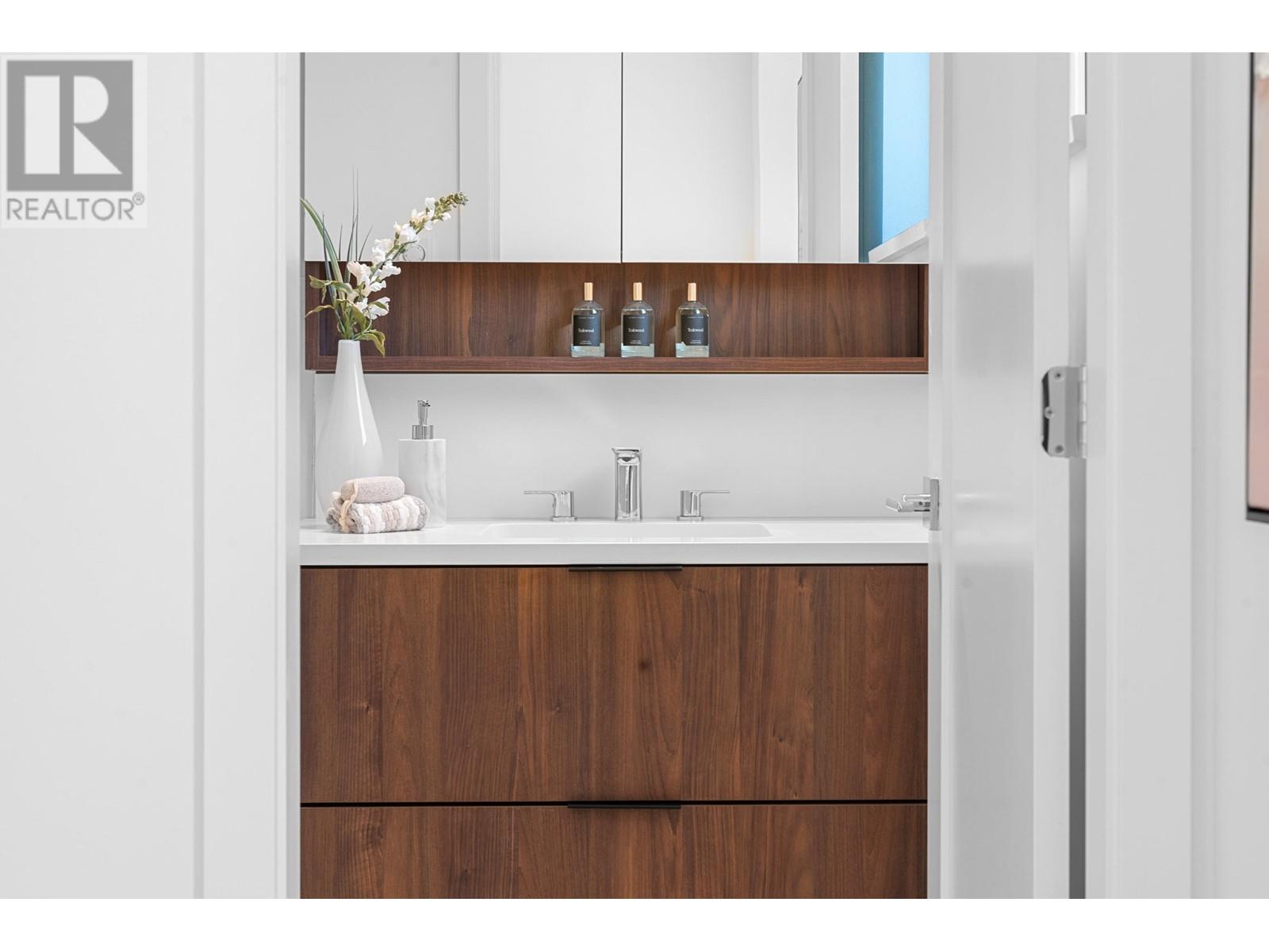 206 7161 17th Avenue, Burnaby, British Columbia  V3N 1K8 - Photo 17 - R2951519