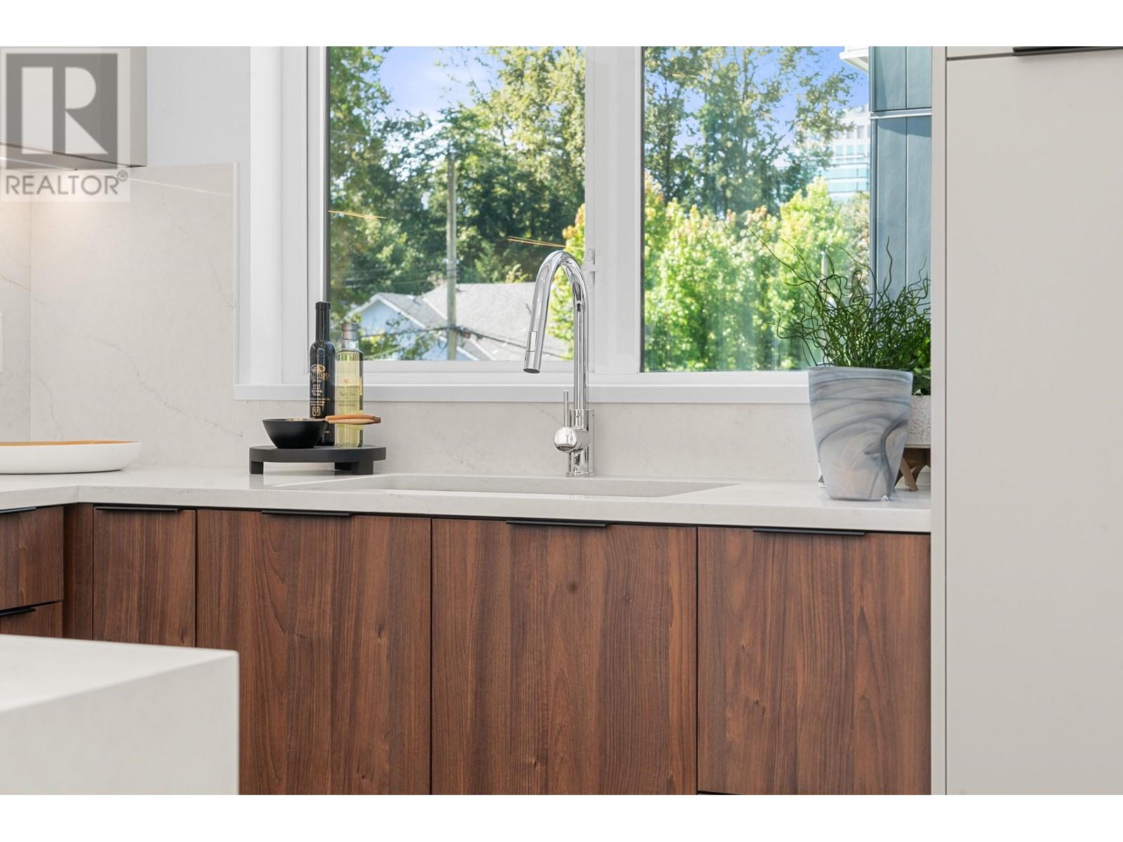 206 7161 17th Avenue, Burnaby, British Columbia  V3N 1K8 - Photo 18 - R2951519