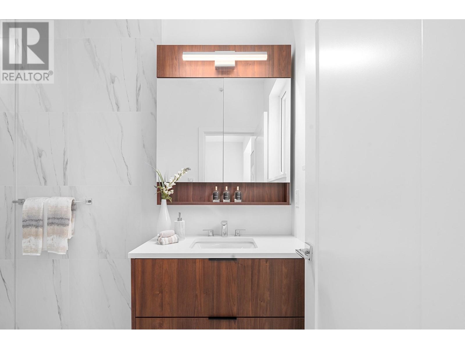 206 7161 17th Avenue, Burnaby, British Columbia  V3N 1K8 - Photo 16 - R2951519