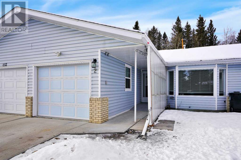 802 1 Street Nw, Sundre, Alberta  T0M 1X0 - Photo 2 - A2184335