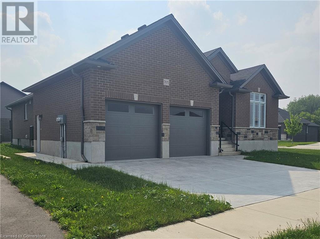 705 Hollinger Drive SListowel, Ontario  N4W 3V2 - Photo 2 - 40685898
