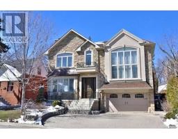 28 LYNDALE DRIVE, Toronto, Ontario