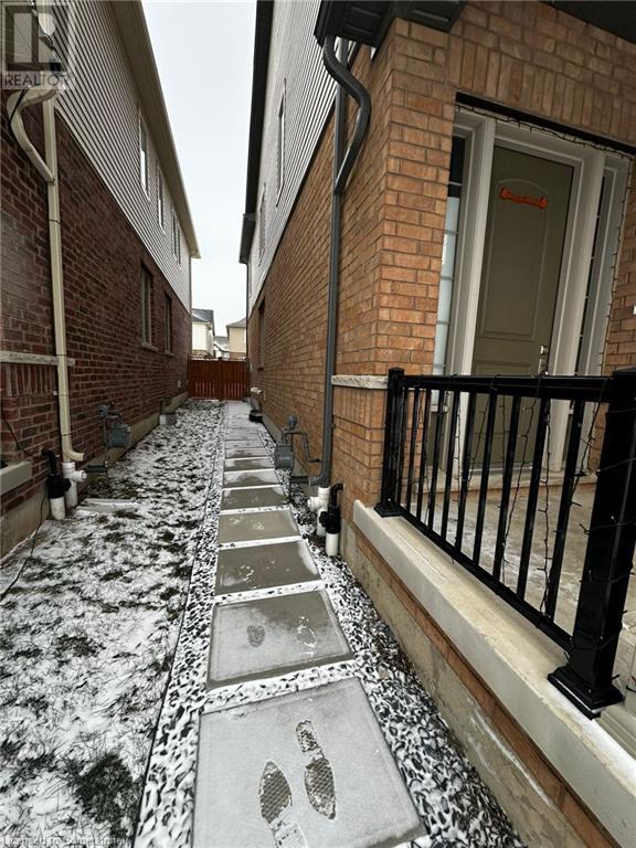 517 Beckview Crescent, Kitchener, Ontario  N2R 1R7 - Photo 4 - 40684574