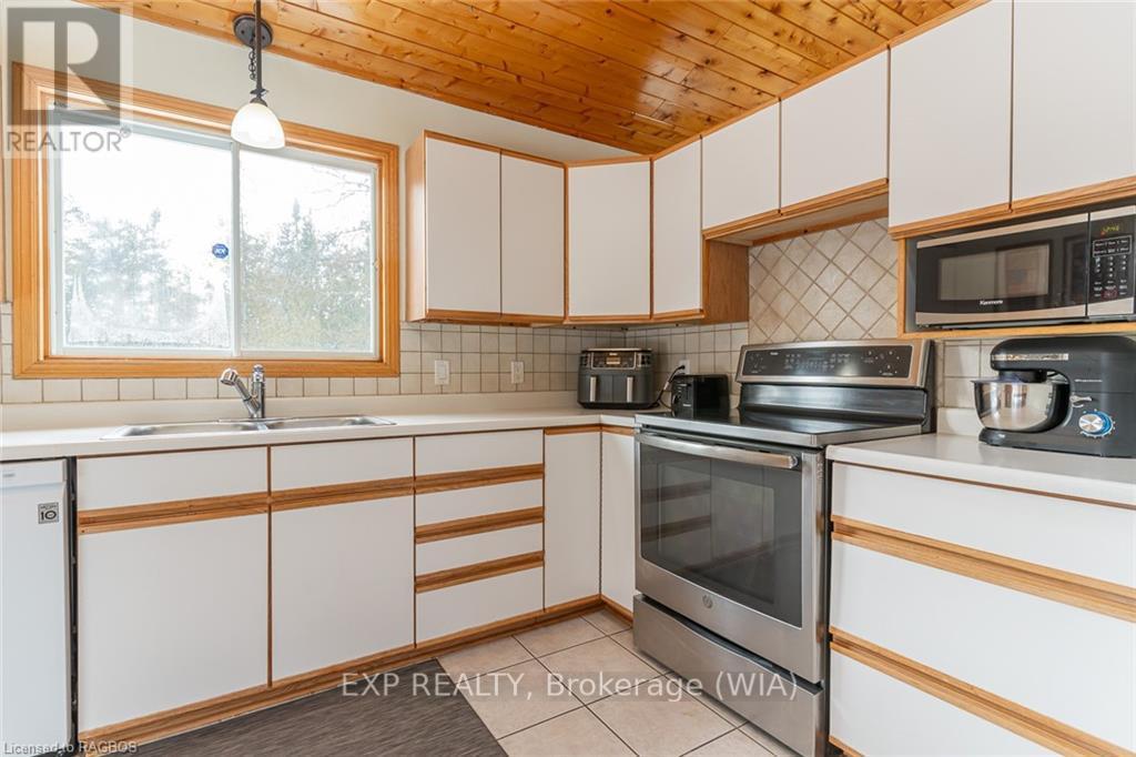 5202 Highway 6, Northern Bruce Peninsula, Ontario  N0H 1Z0 - Photo 12 - X10848083