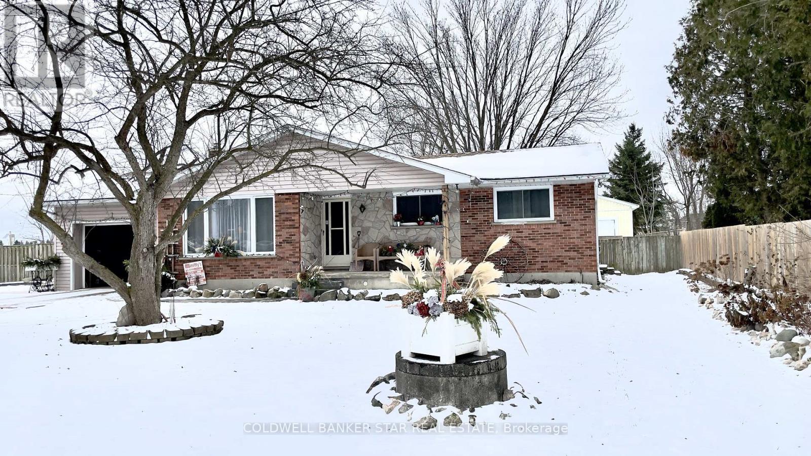 1 EAST WILLIAMS STREET, North Middlesex, Ontario