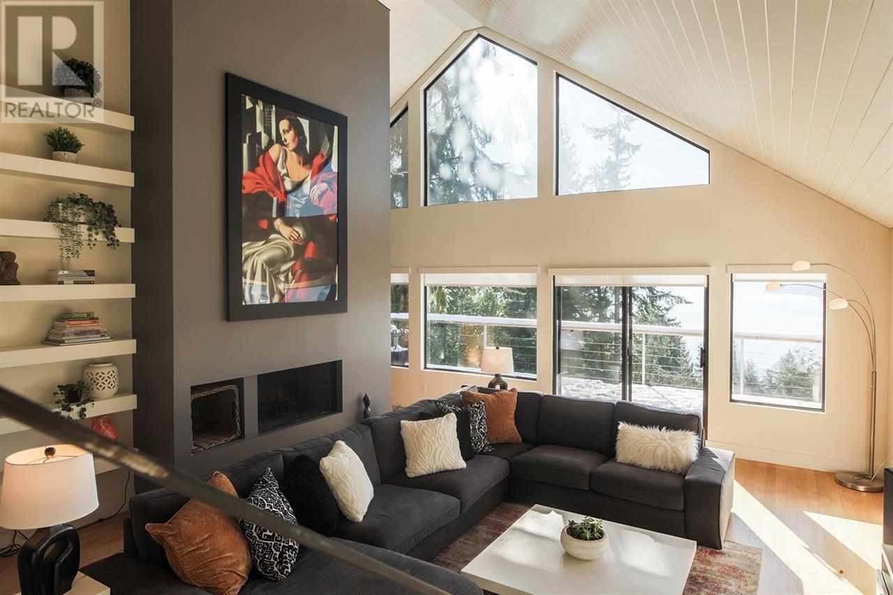 485 Timbertop Drive, Lions Bay, British Columbia  V0N 2E0 - Photo 3 - R2951538
