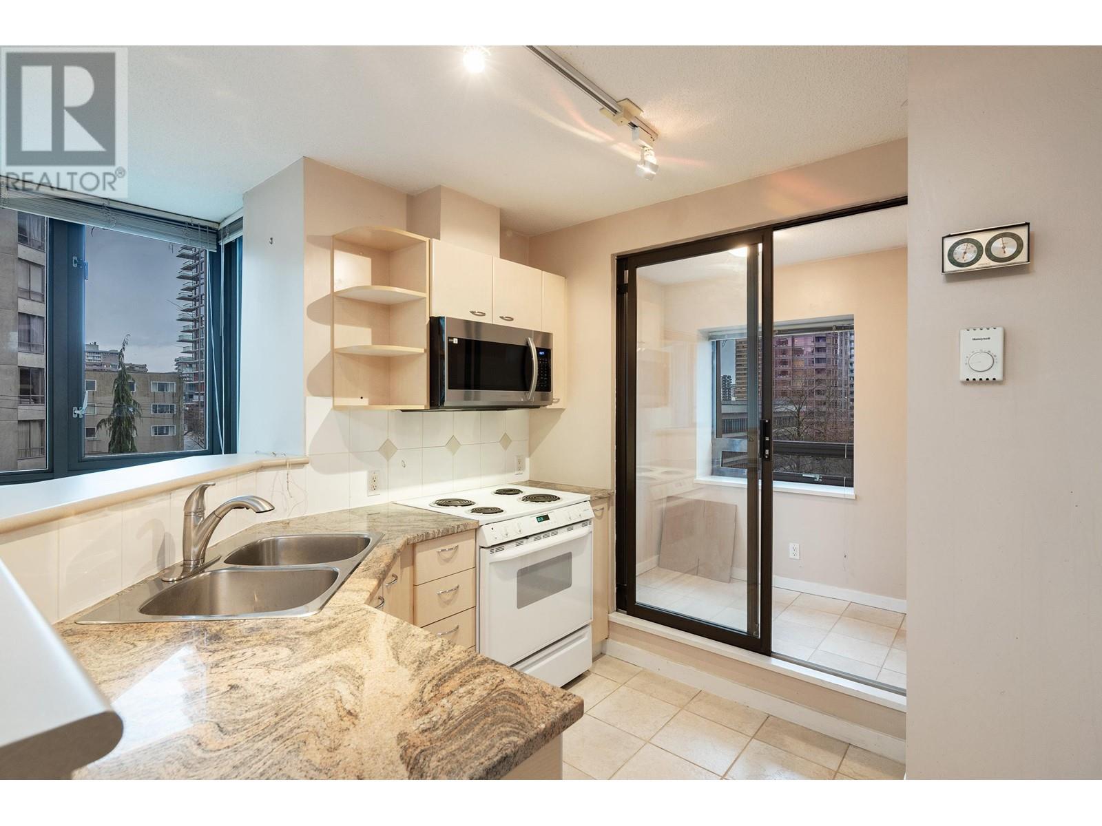 Listing Picture 10 of 22 : 402 1367 ALBERNI STREET, Vancouver / 溫哥華 - 魯藝地產 Yvonne Lu Group - MLS Medallion Club Member