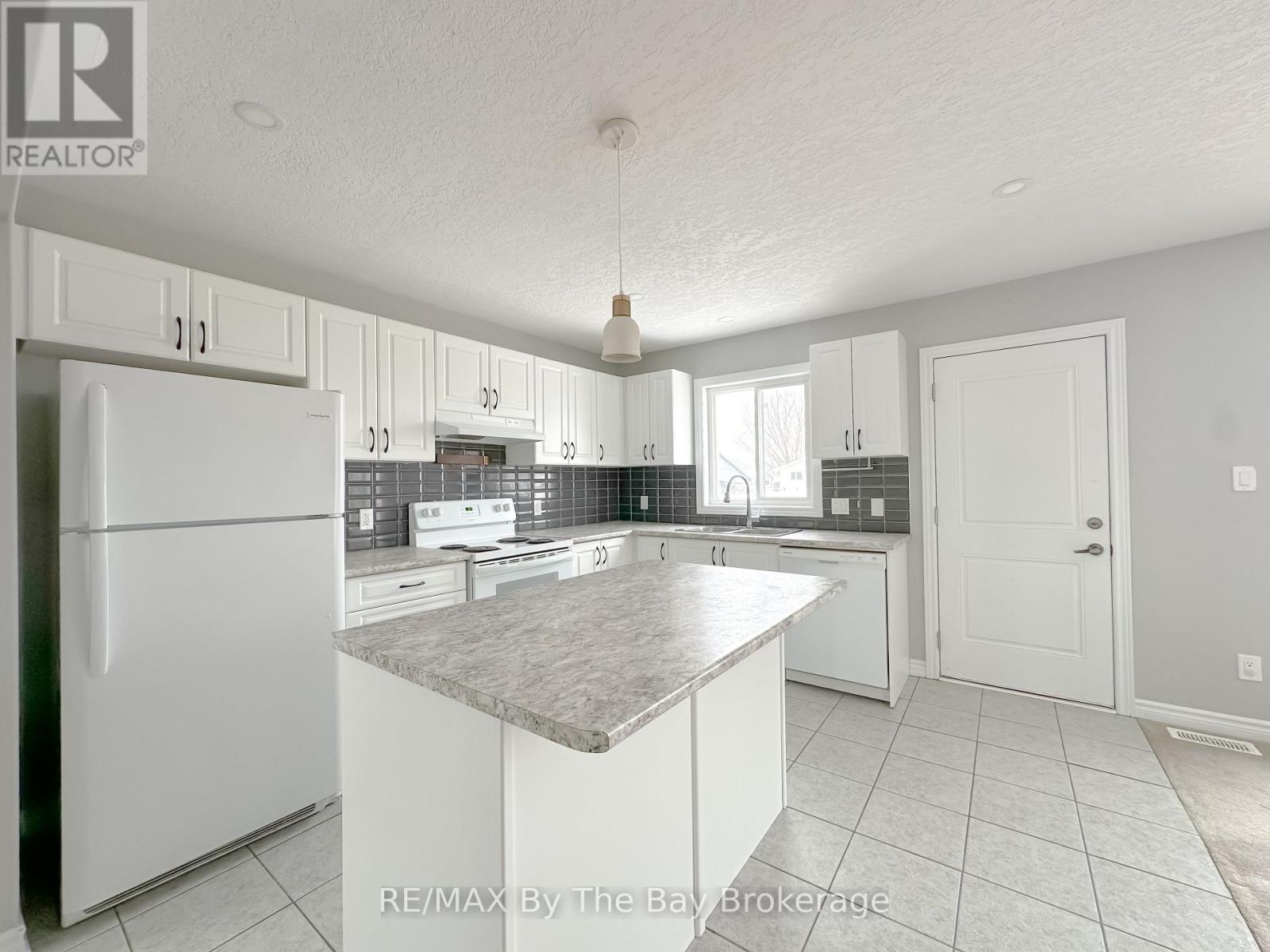 267 Quebec Street, Clearview, Ontario  L0M 1S0 - Photo 7 - S11901084