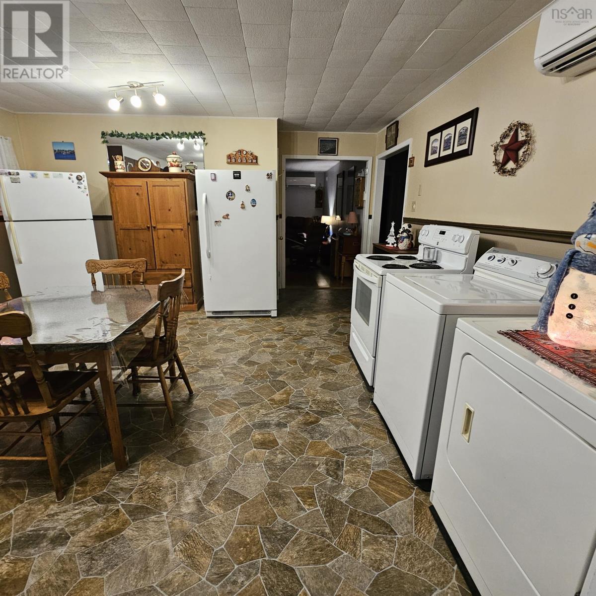 38 Elizabeth Avenue, Bridgewater, Nova Scotia  B4V 1M2 - Photo 8 - 202428384