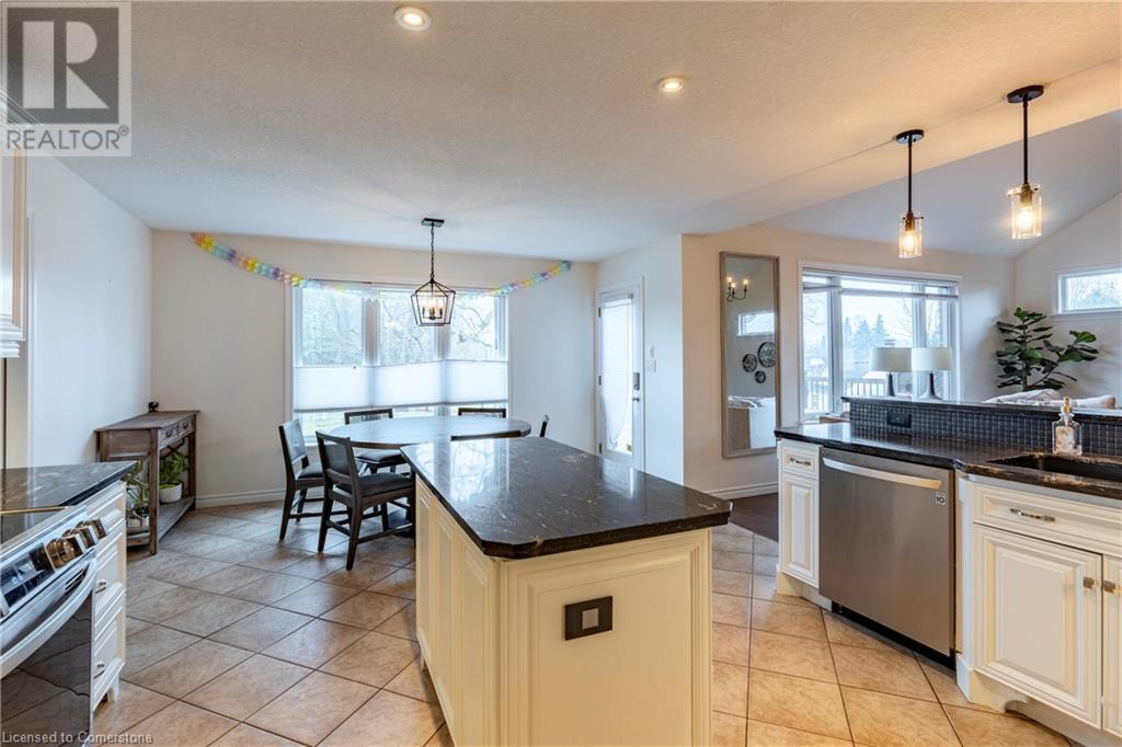 33 Notchwood Court, Kitchener, Ontario  N2A 3L6 - Photo 5 - 40684757