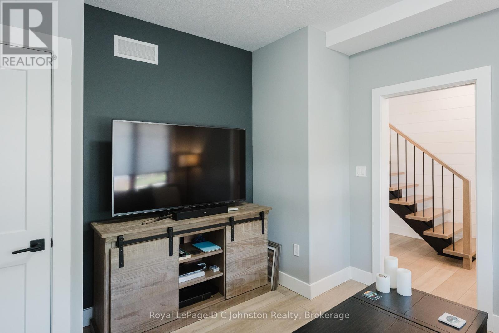 266 Mcnabb Street, Saugeen Shores, Ontario  N0H 2L0 - Photo 11 - X11901263