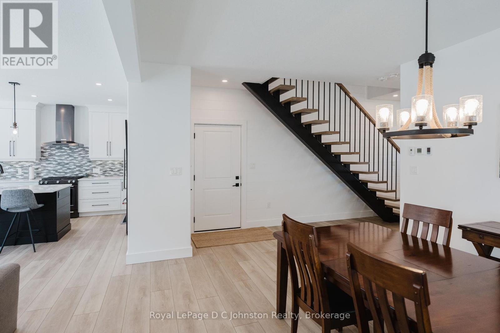 266 Mcnabb Street, Saugeen Shores, Ontario  N0H 2L0 - Photo 12 - X11901263