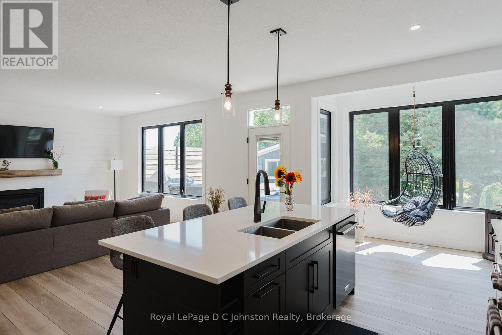 266 Mcnabb Street, Saugeen Shores, Ontario  N0H 2L0 - Photo 18 - X11901263