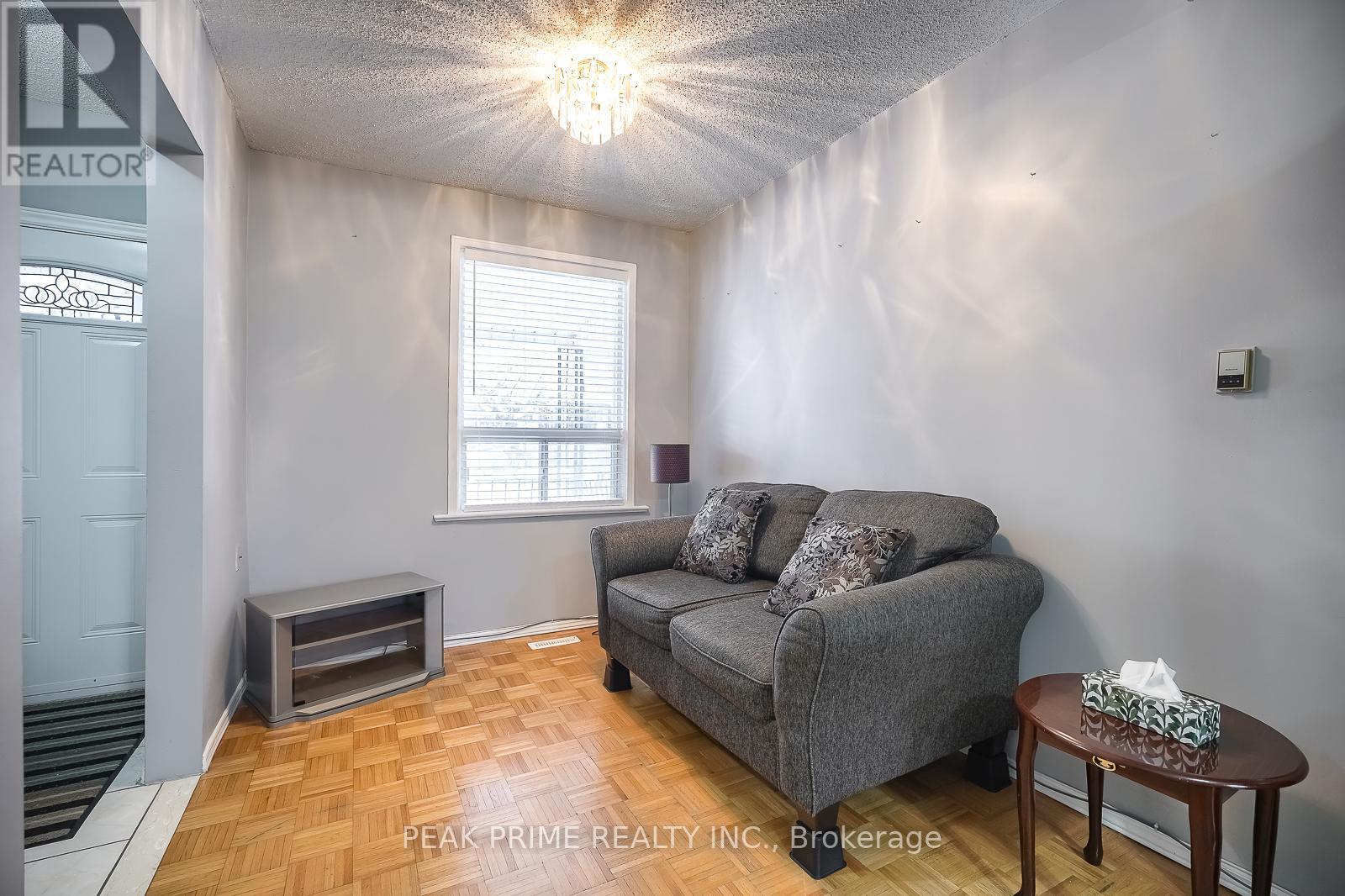 11 Bloem Avenue, Toronto, Ontario  M6E 1R9 - Photo 3 - W11901269