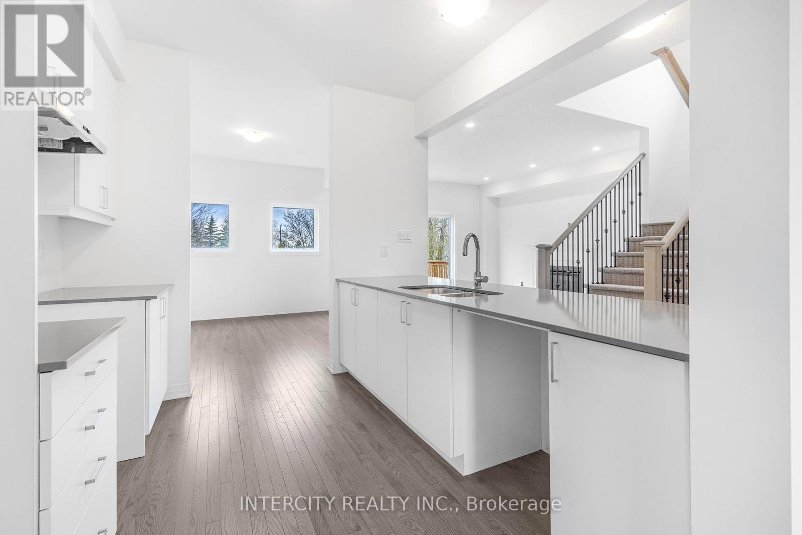 Property at 345 QUEBEC STREET image 5