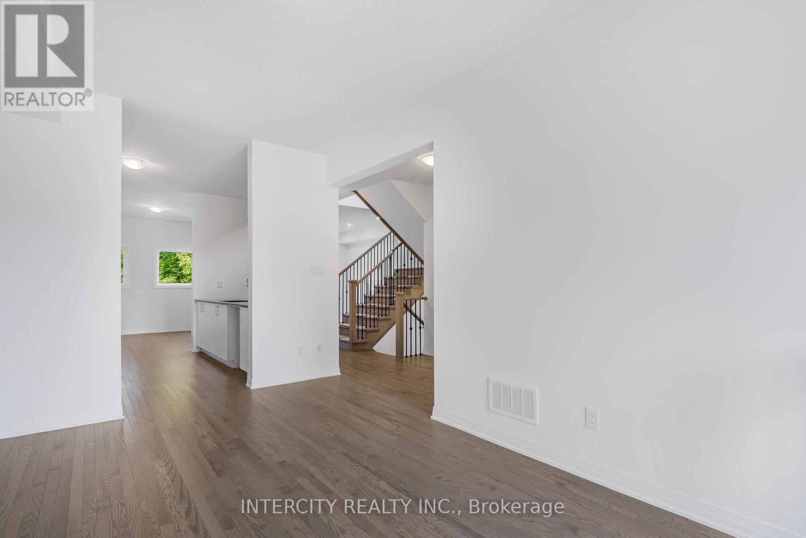 Property at 327 QUEBEC STREET image 5