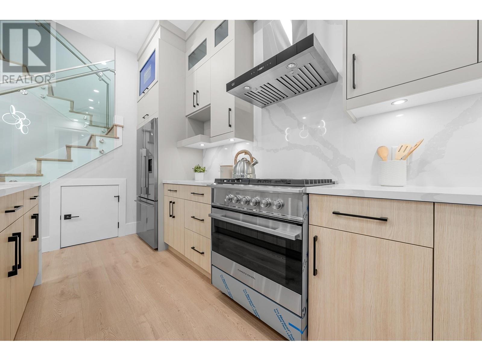 Listing Picture 13 of 35 : 2707 E 26TH AVENUE, Vancouver / 溫哥華 - 魯藝地產 Yvonne Lu Group - MLS Medallion Club Member