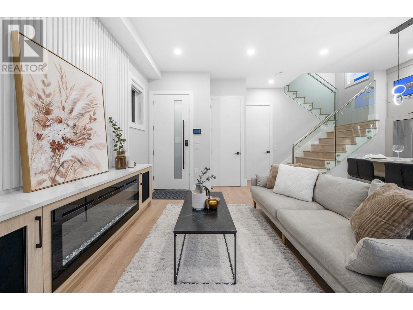 Listing Picture 7 of 35 : 2707 E 26TH AVENUE, Vancouver / 溫哥華 - 魯藝地產 Yvonne Lu Group - MLS Medallion Club Member