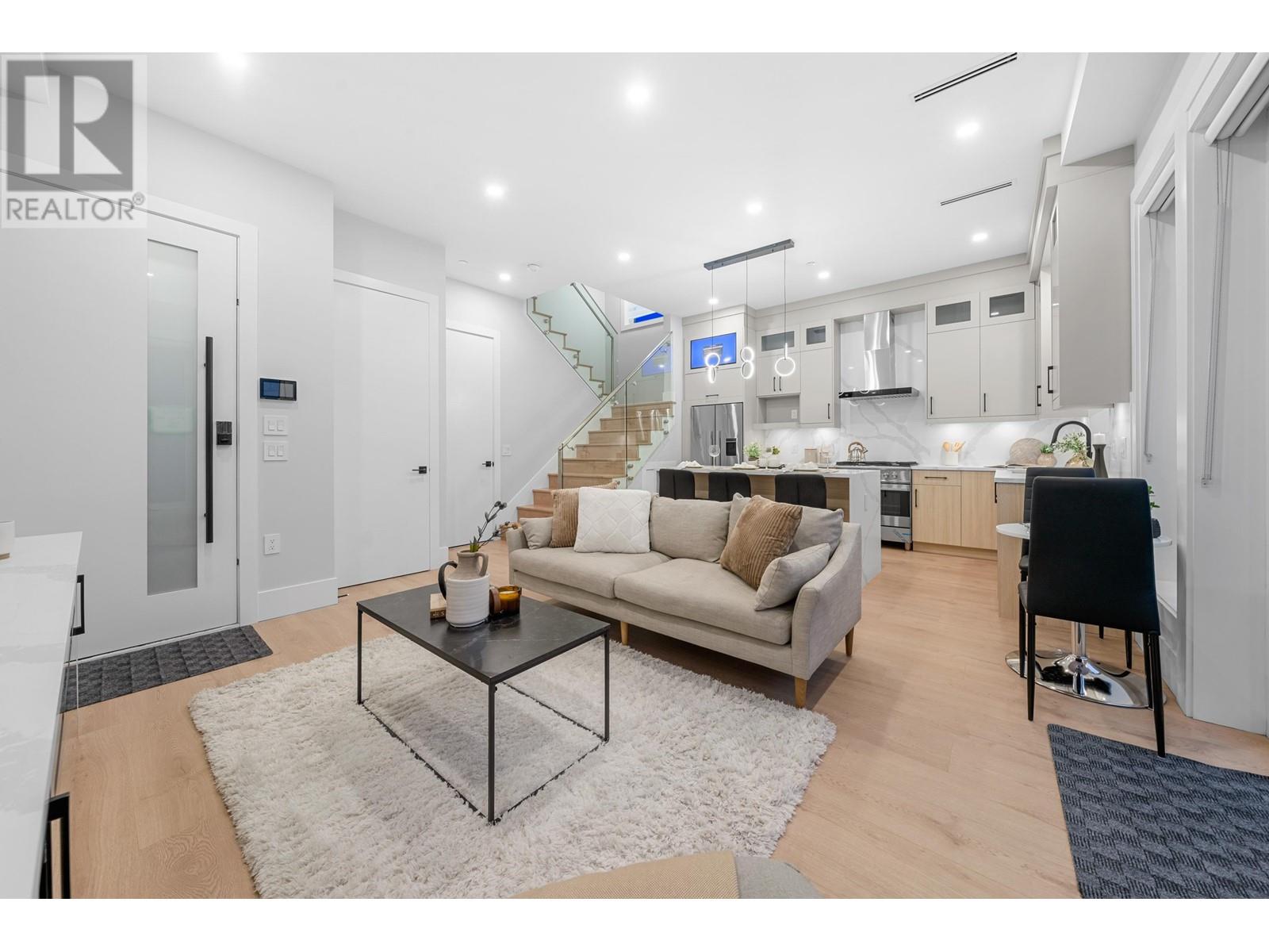 Listing Picture 8 of 35 : 2707 E 26TH AVENUE, Vancouver / 溫哥華 - 魯藝地產 Yvonne Lu Group - MLS Medallion Club Member