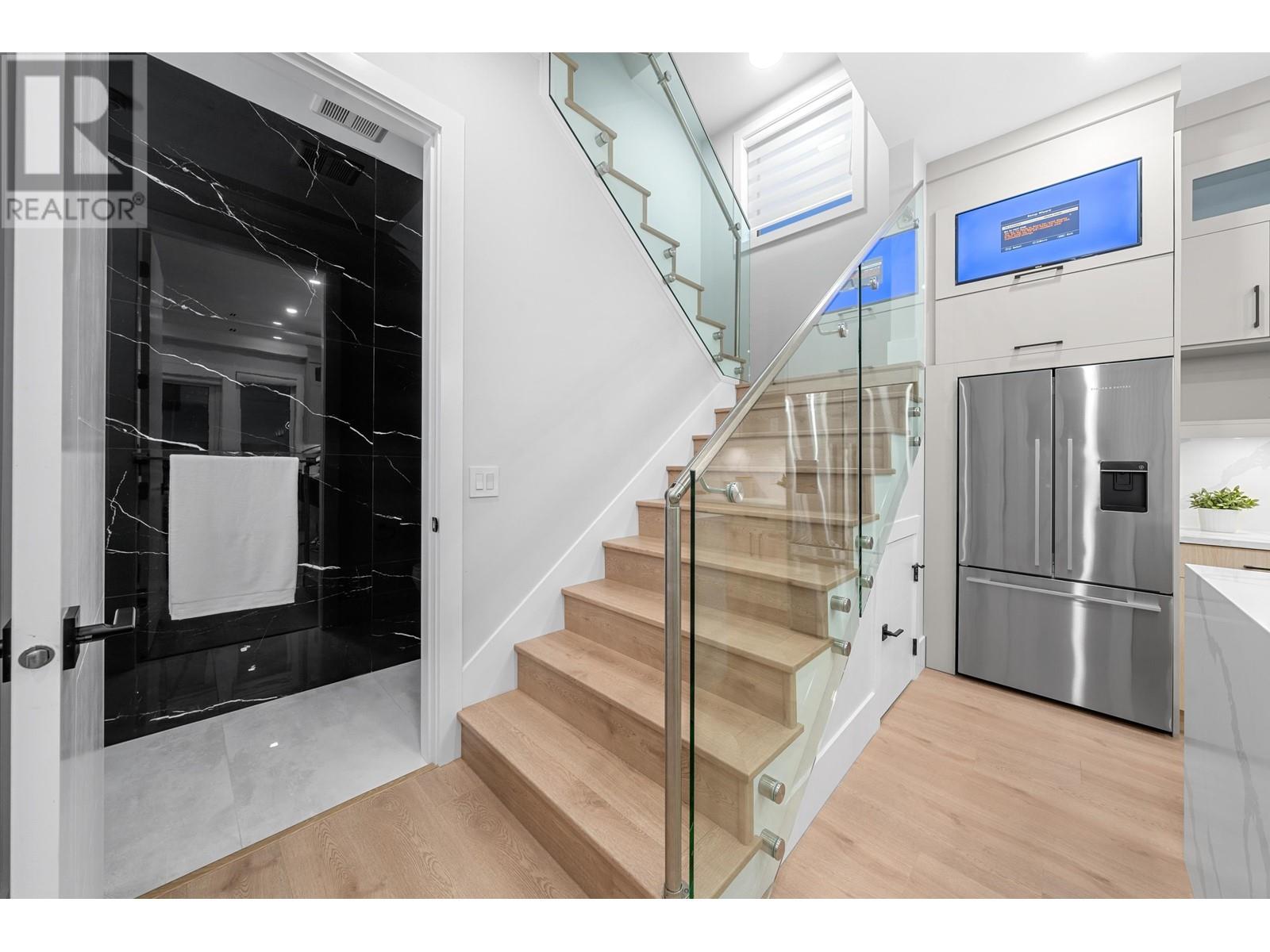 Listing Picture 19 of 35 : 2707 E 26TH AVENUE, Vancouver / 溫哥華 - 魯藝地產 Yvonne Lu Group - MLS Medallion Club Member