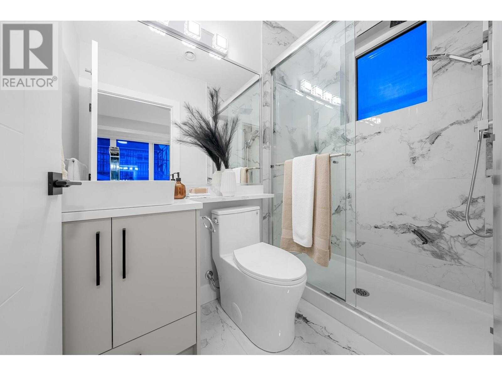 Listing Picture 24 of 35 : 2707 E 26TH AVENUE, Vancouver / 溫哥華 - 魯藝地產 Yvonne Lu Group - MLS Medallion Club Member