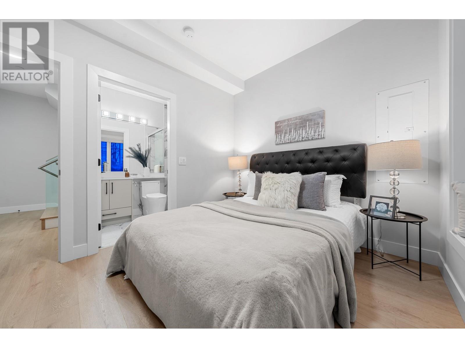 Listing Picture 22 of 35 : 2707 E 26TH AVENUE, Vancouver / 溫哥華 - 魯藝地產 Yvonne Lu Group - MLS Medallion Club Member