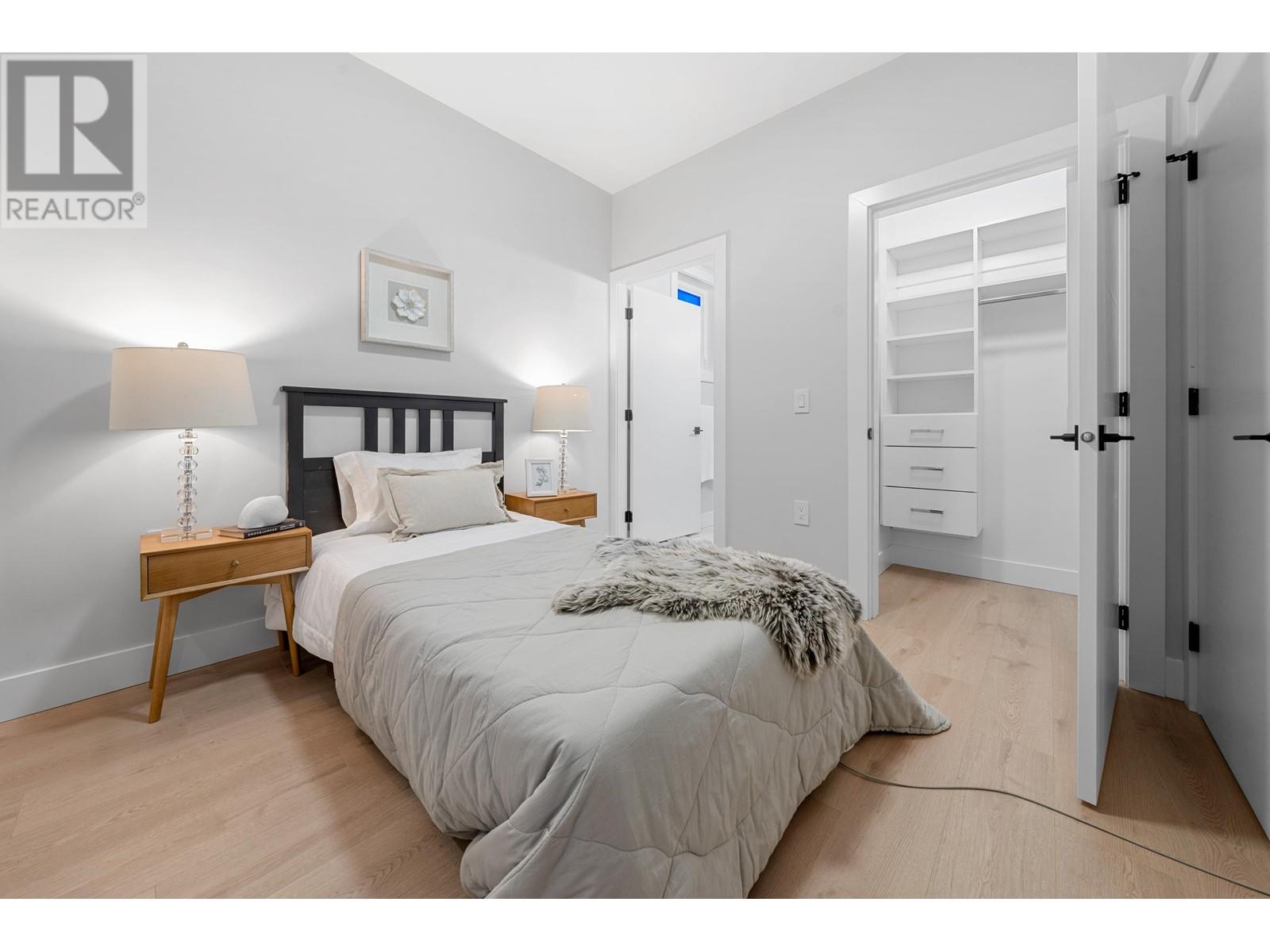 Listing Picture 27 of 35 : 2707 E 26TH AVENUE, Vancouver / 溫哥華 - 魯藝地產 Yvonne Lu Group - MLS Medallion Club Member