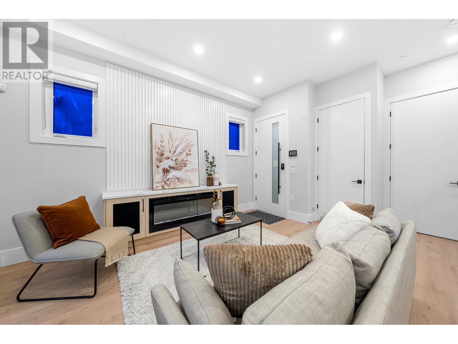 Listing Picture 6 of 35 : 2707 E 26TH AVENUE, Vancouver / 溫哥華 - 魯藝地產 Yvonne Lu Group - MLS Medallion Club Member