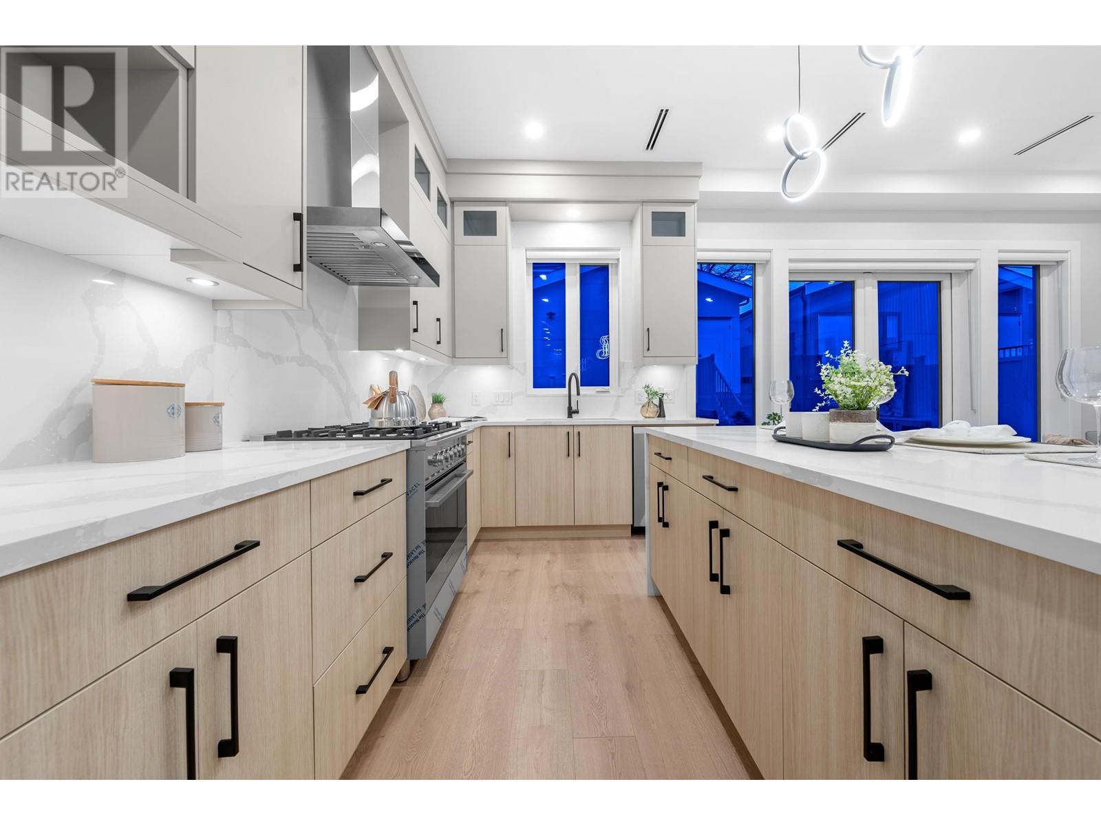 Listing Picture 16 of 35 : 2707 E 26TH AVENUE, Vancouver / 溫哥華 - 魯藝地產 Yvonne Lu Group - MLS Medallion Club Member