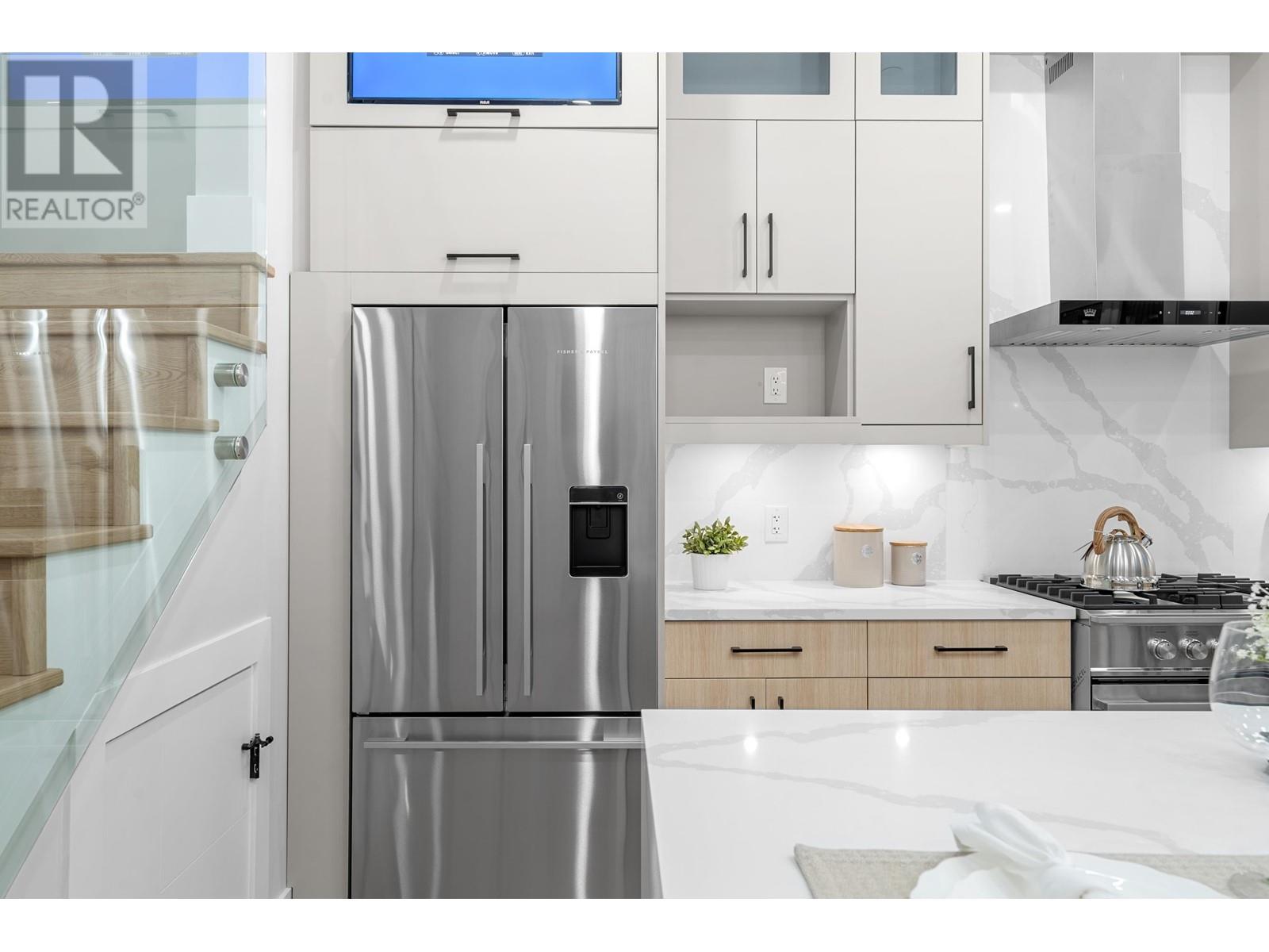 Listing Picture 18 of 35 : 2707 E 26TH AVENUE, Vancouver / 溫哥華 - 魯藝地產 Yvonne Lu Group - MLS Medallion Club Member