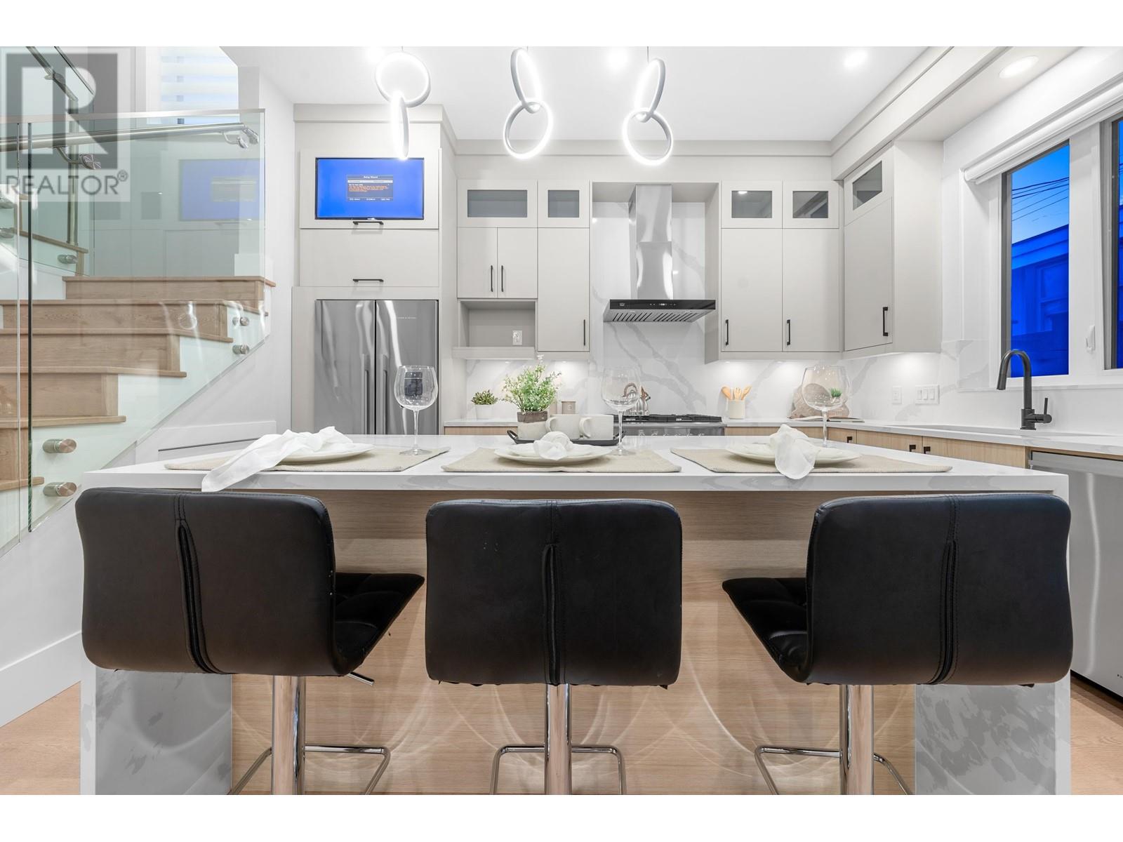 Listing Picture 11 of 35 : 2707 E 26TH AVENUE, Vancouver / 溫哥華 - 魯藝地產 Yvonne Lu Group - MLS Medallion Club Member