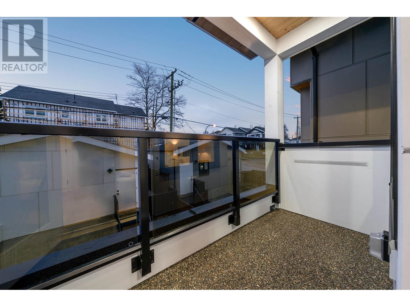 Listing Picture 28 of 35 : 2707 E 26TH AVENUE, Vancouver / 溫哥華 - 魯藝地產 Yvonne Lu Group - MLS Medallion Club Member