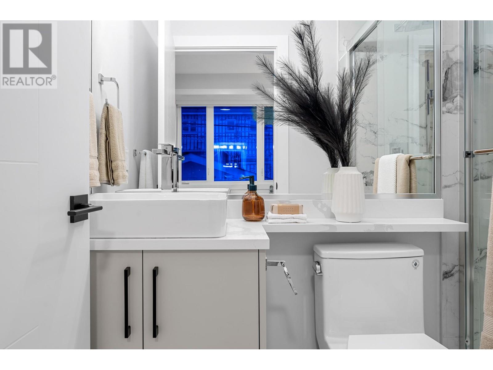 Listing Picture 25 of 35 : 2707 E 26TH AVENUE, Vancouver / 溫哥華 - 魯藝地產 Yvonne Lu Group - MLS Medallion Club Member