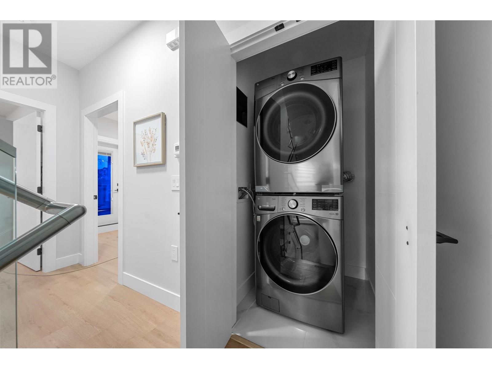 Listing Picture 20 of 35 : 2707 E 26TH AVENUE, Vancouver / 溫哥華 - 魯藝地產 Yvonne Lu Group - MLS Medallion Club Member